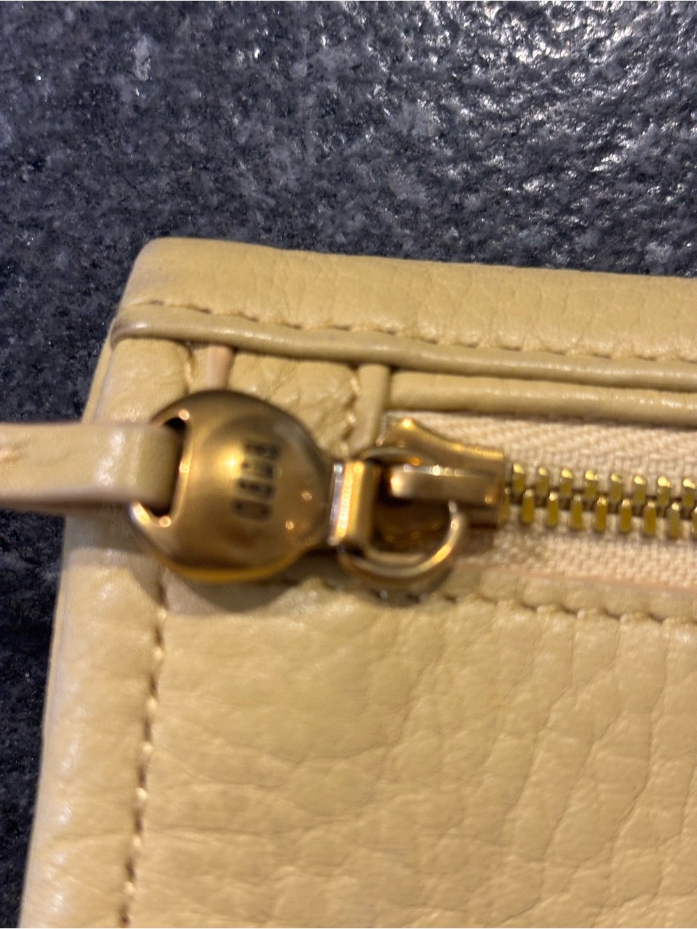 NWOT Hobo pebble leather wallet , yellow - Picture 5 of 6